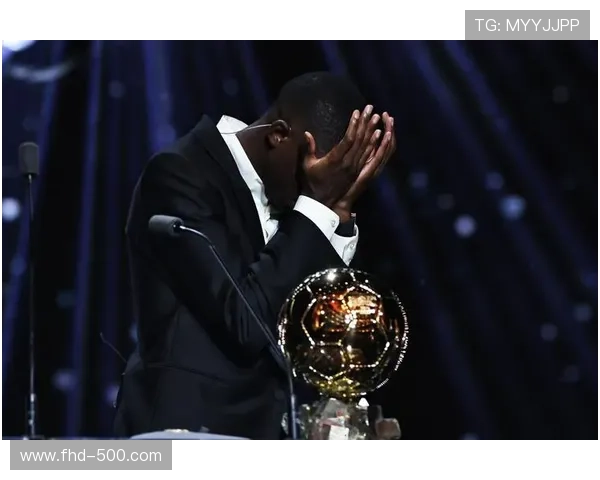 巴黎圣日耳曼3-0战胜里尔,登贝莱双响助球队暂登积分榜首位 巴黎圣日耳曼3-0战胜里尔,登贝莱双响助球队暂登积分榜首位